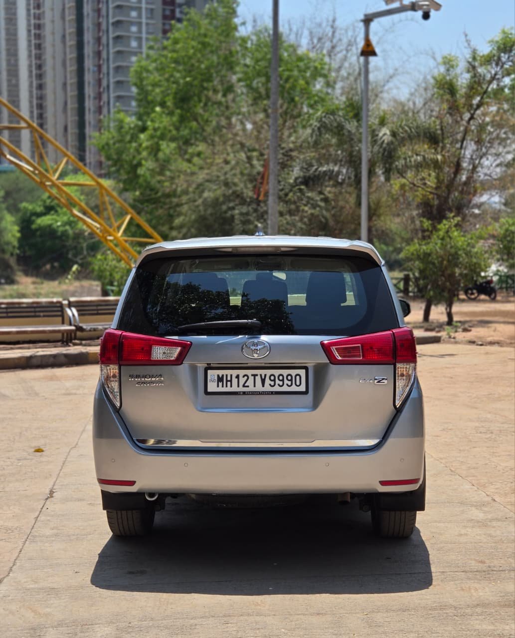 Innova Crysta 